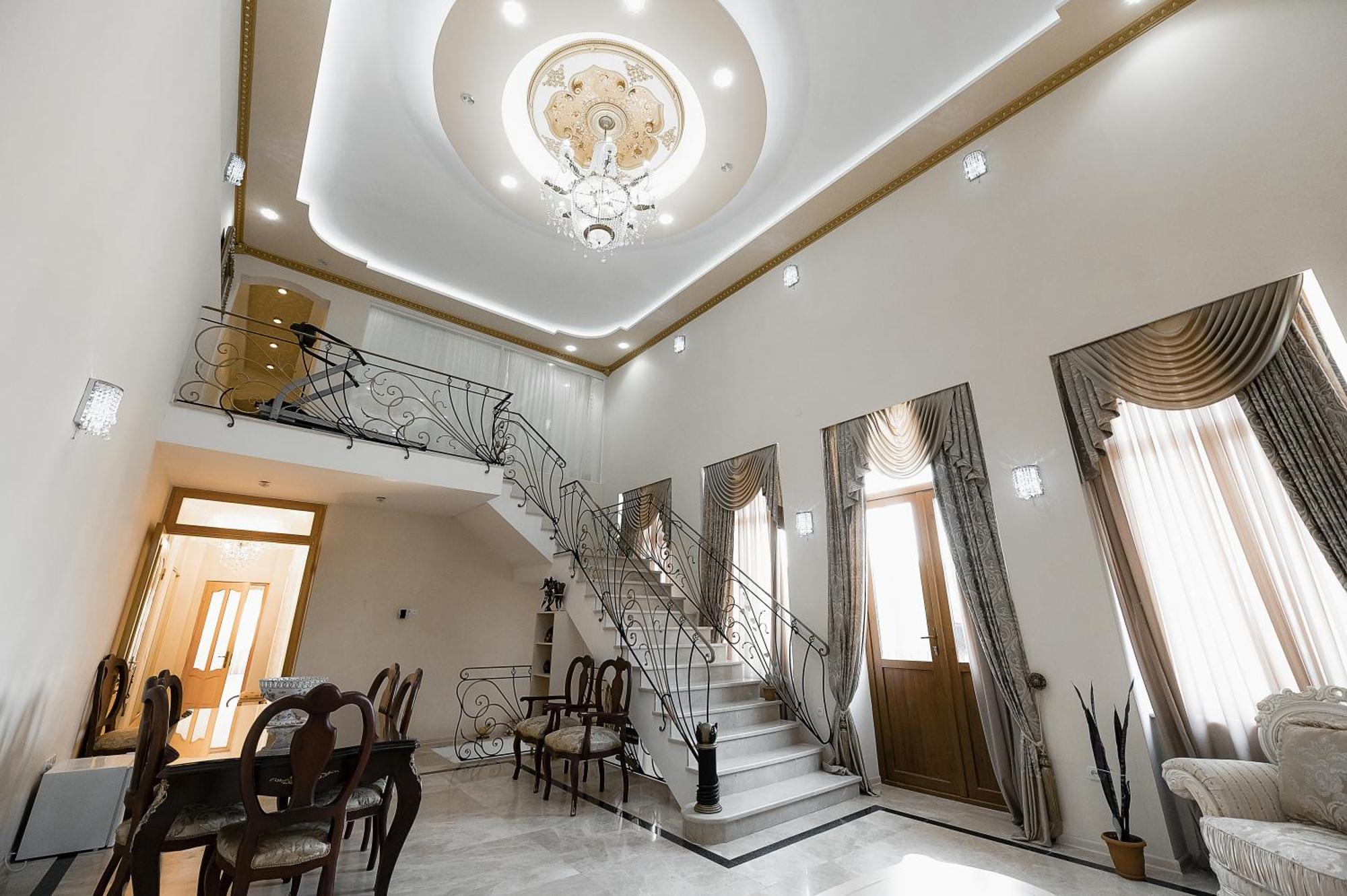 Hotel Caravan Palace Kutaisi Exteriör bild